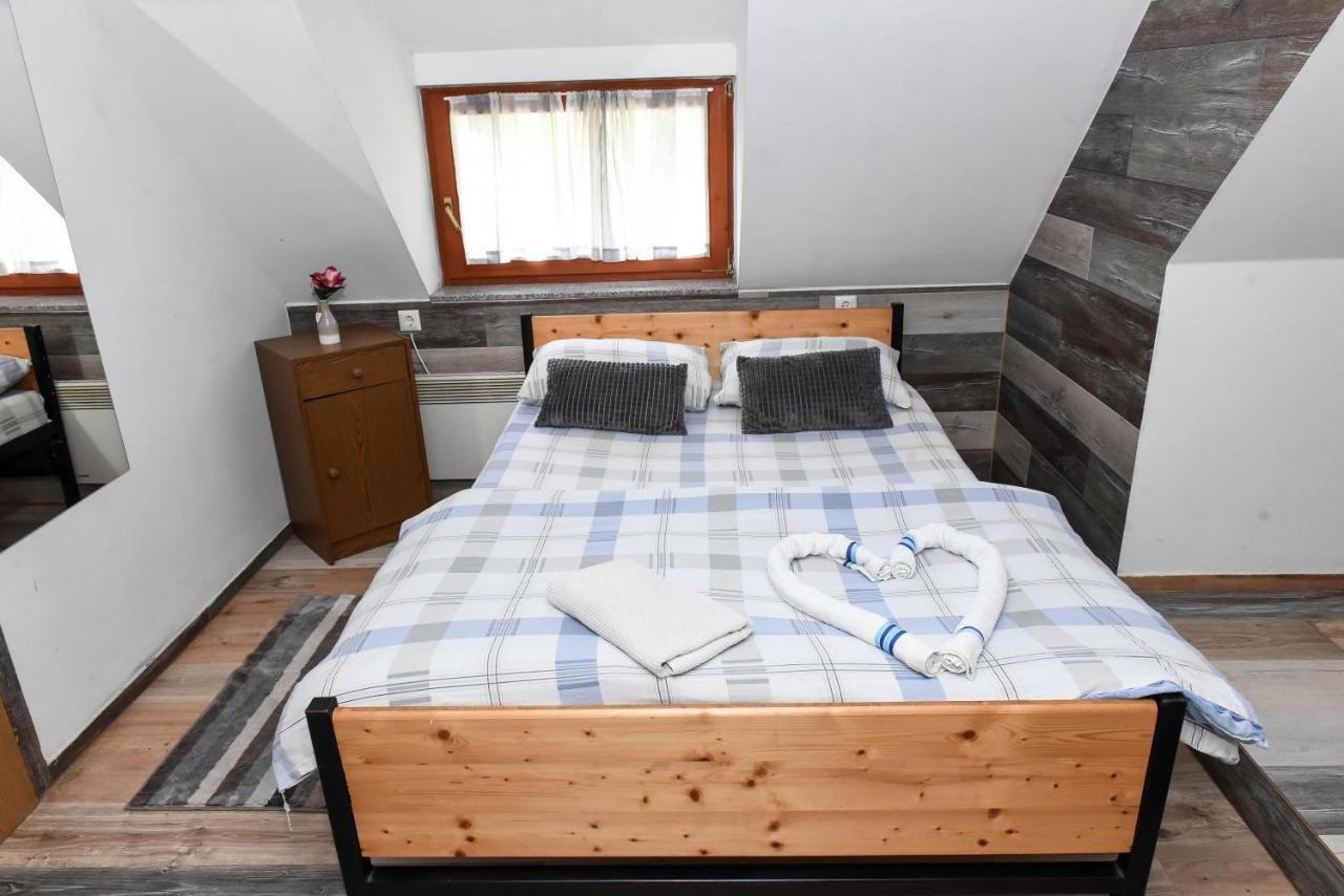 Sobe Sa Kupatilom Jajce Exterior foto